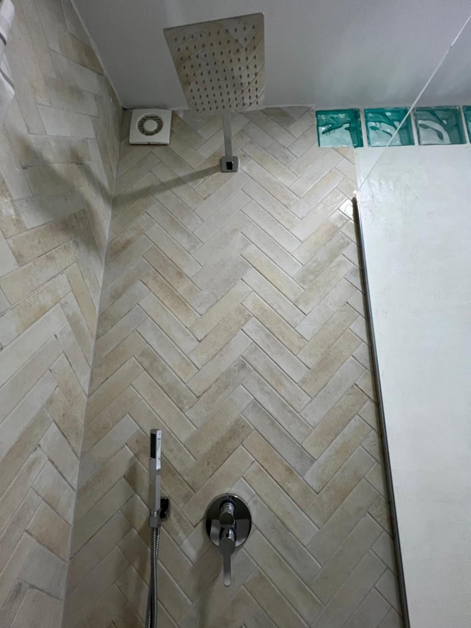 Cane Apartment Mosaic Tirana Esterno foto