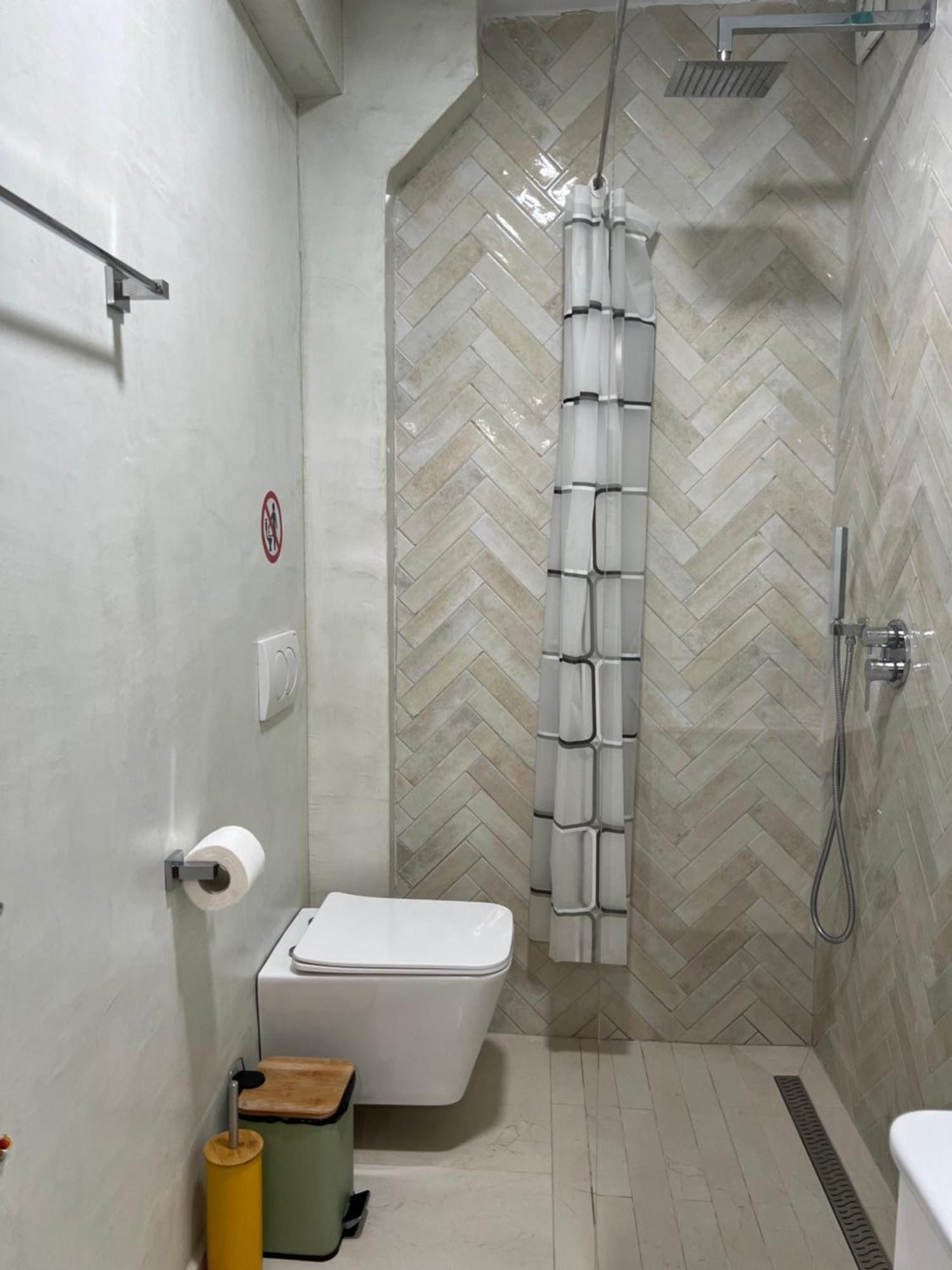 Cane Apartment Mosaic Tirana Esterno foto